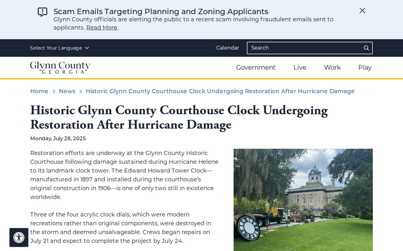 Glynn County courthouse clock and court schedule landmark